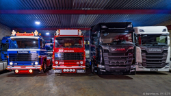 20251019-Tom-Holding-00453